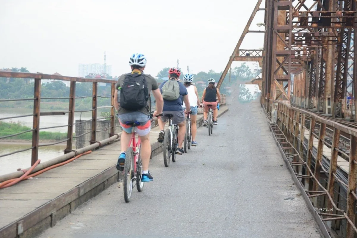 Cycling Trip Hanoi Bat Trang Ceramic Village 1 Day
